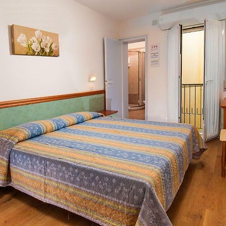 Hotel Alba Serena Misano Adriatico Eksteriør bilde