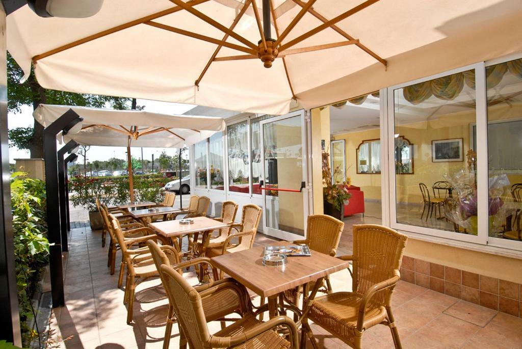 Hotel Alba Serena Misano Adriatico Eksteriør bilde