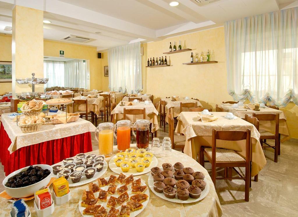 Hotel Alba Serena Misano Adriatico Eksteriør bilde