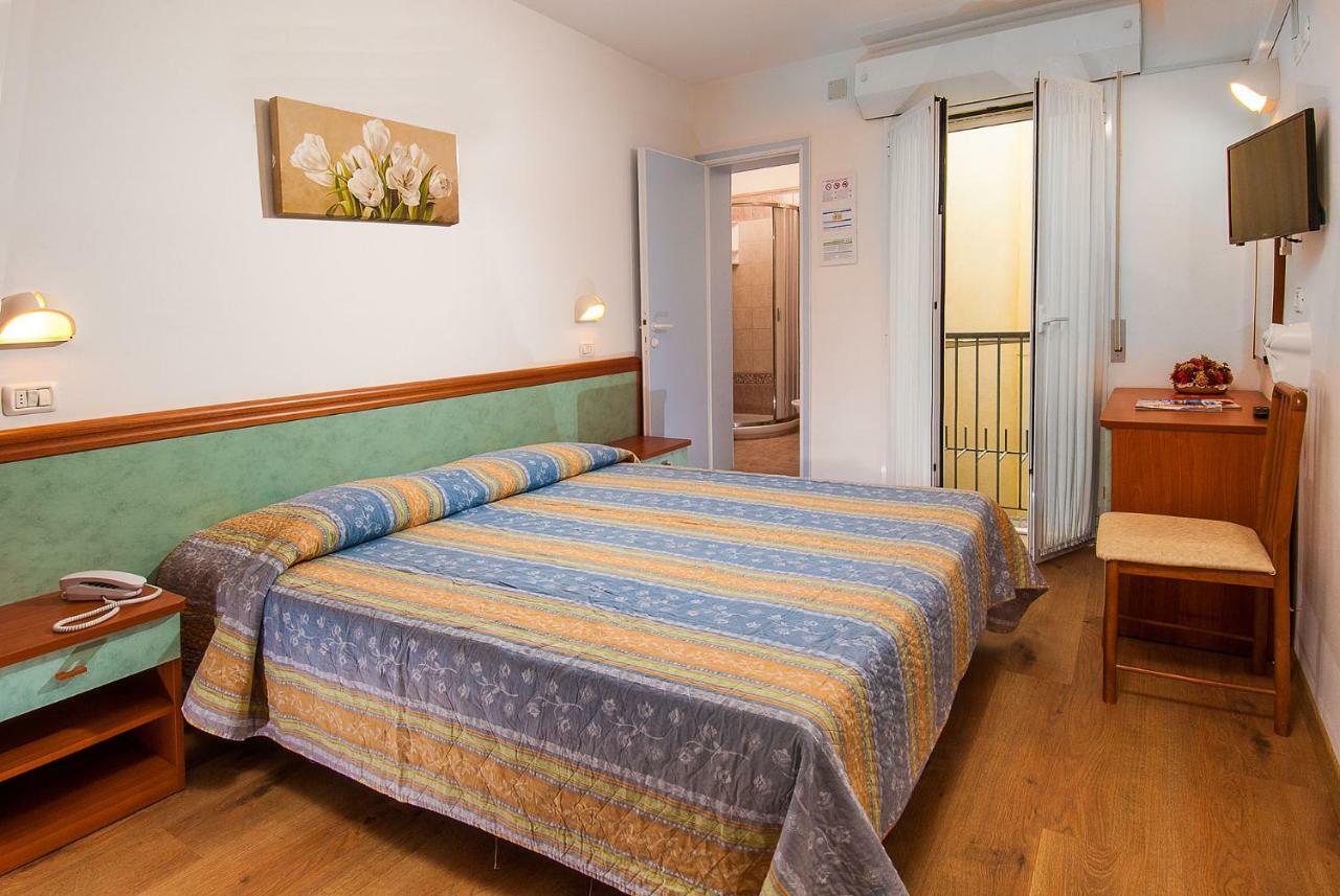 Hotel Alba Serena Misano Adriatico Eksteriør bilde